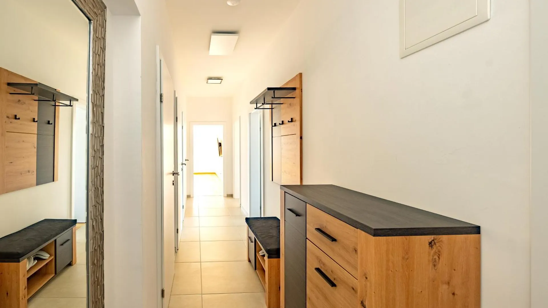 Tamliving Center Luxury 4 Rooms Smart Tv Kitchen Great View Graz Apartment